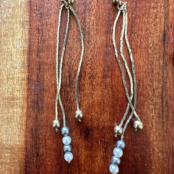 Eight vintage earrings and a heart shaped pin..for more details comment me - Picture 6 of 10